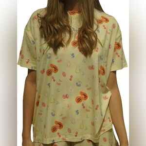 Djerf Avenue Go Slow Tee Fruit
Size XXS (fits up to S)